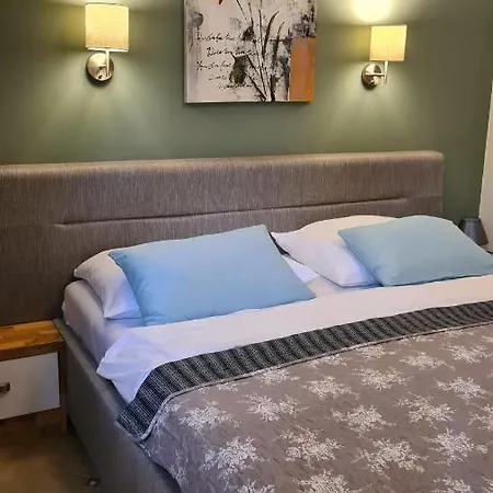 Amalia 2 مالينسكا