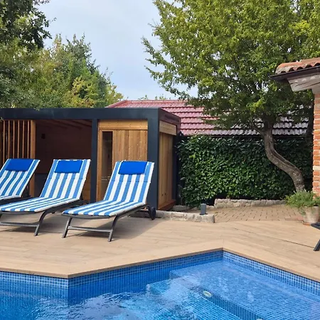 Amalia 2 * مالينسكا